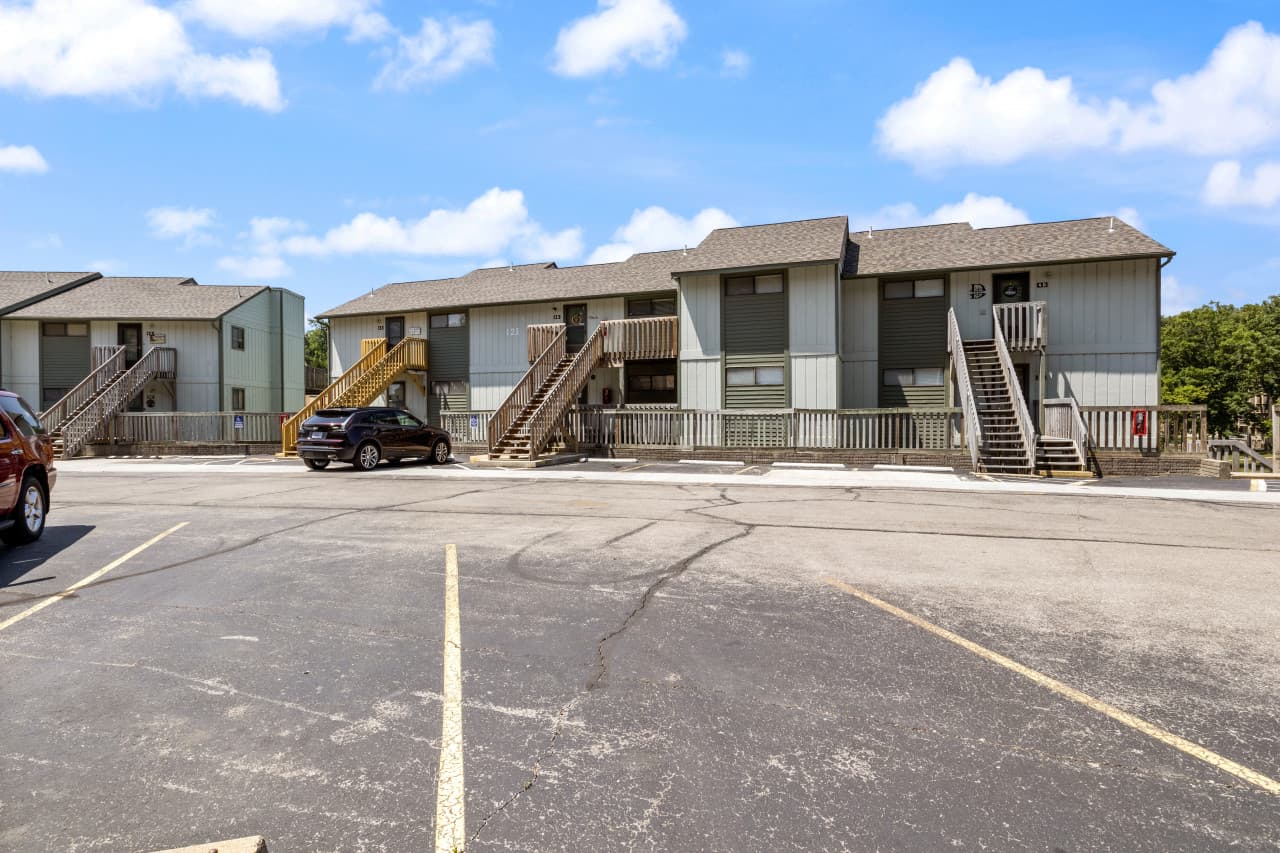 01-123 Southwood Shores Pl 3B - 1.jpg
