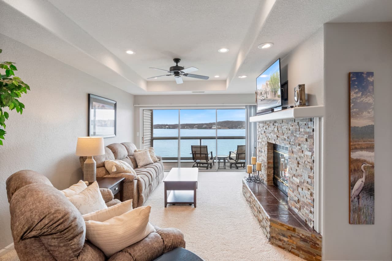 17-204 Emerald Bay Dr - 16.jpg