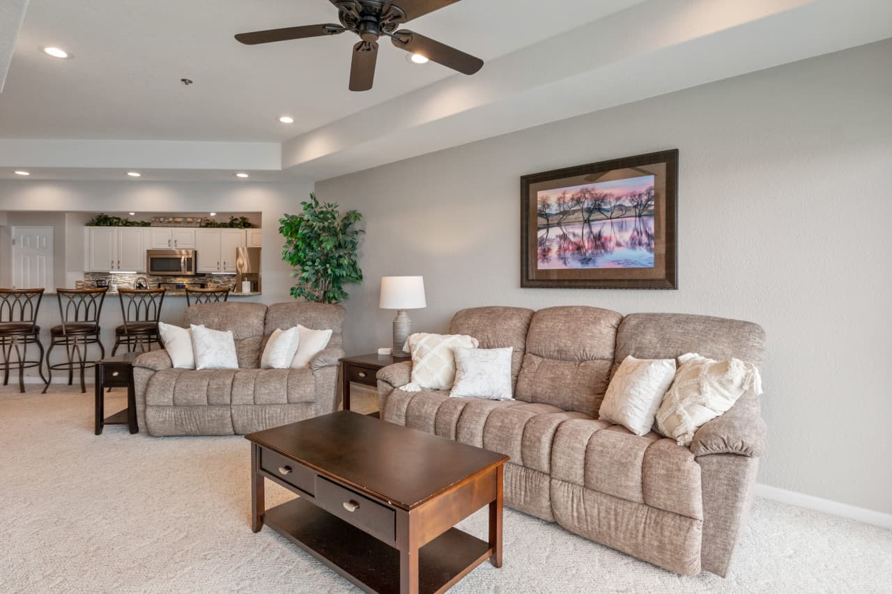 18-204 Emerald Bay Dr - 17.jpg