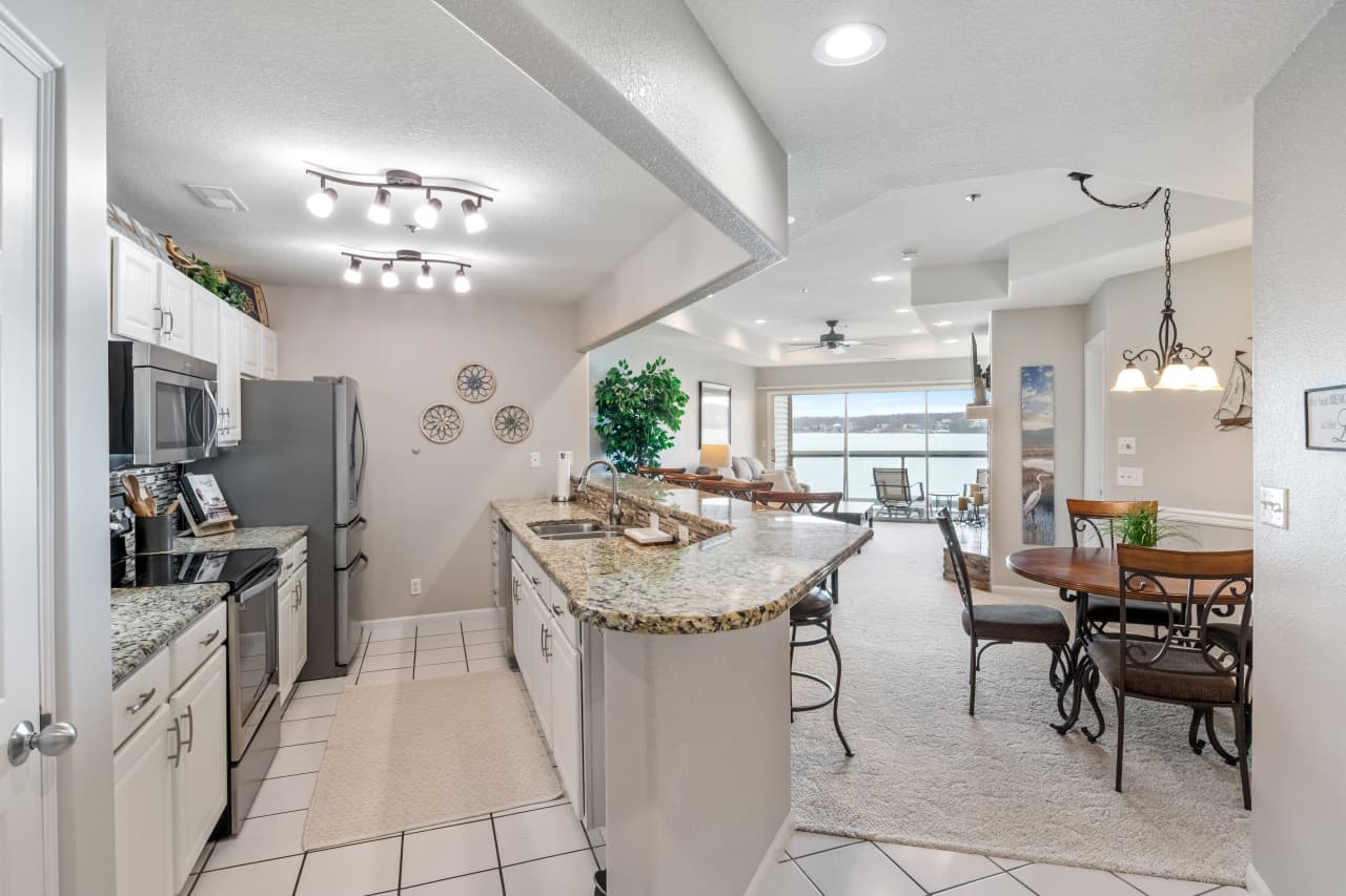 11-204 Emerald Bay Dr - 10.jpg