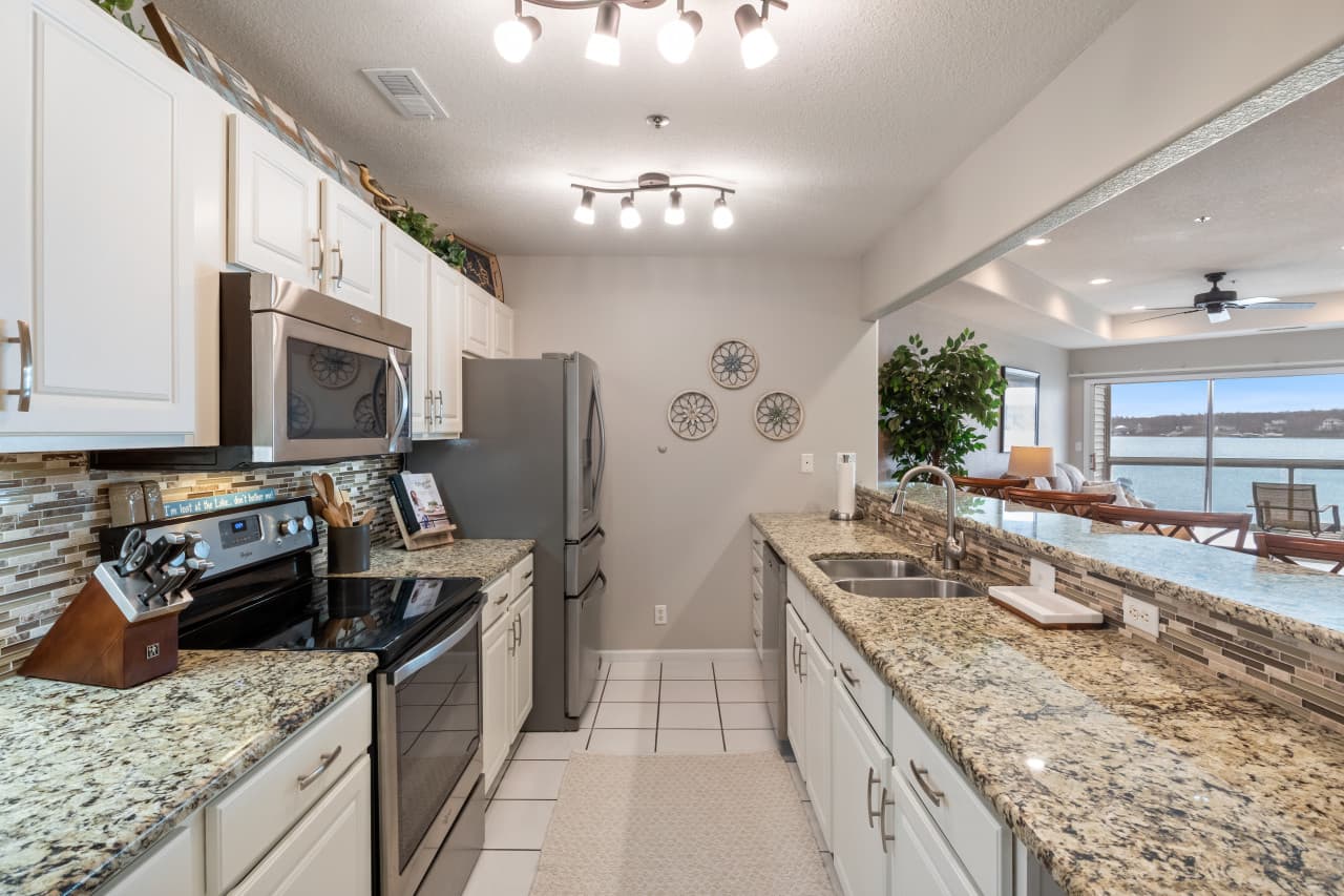 12-204 Emerald Bay Dr - 11.jpg
