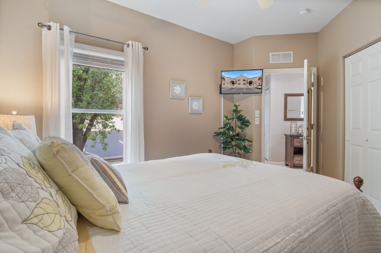 08-204 Emerald Bay Dr - 7.jpg