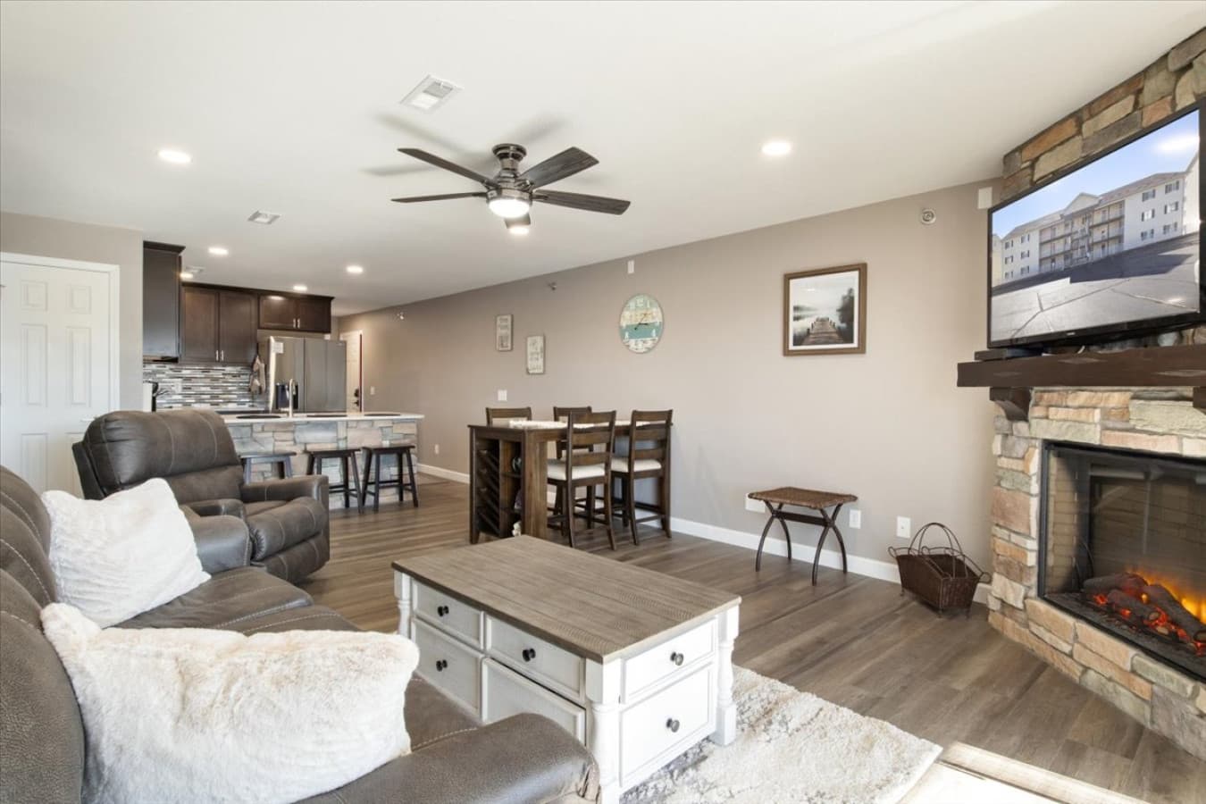 10-1481 Ledges Dr 842 - 10.jpg