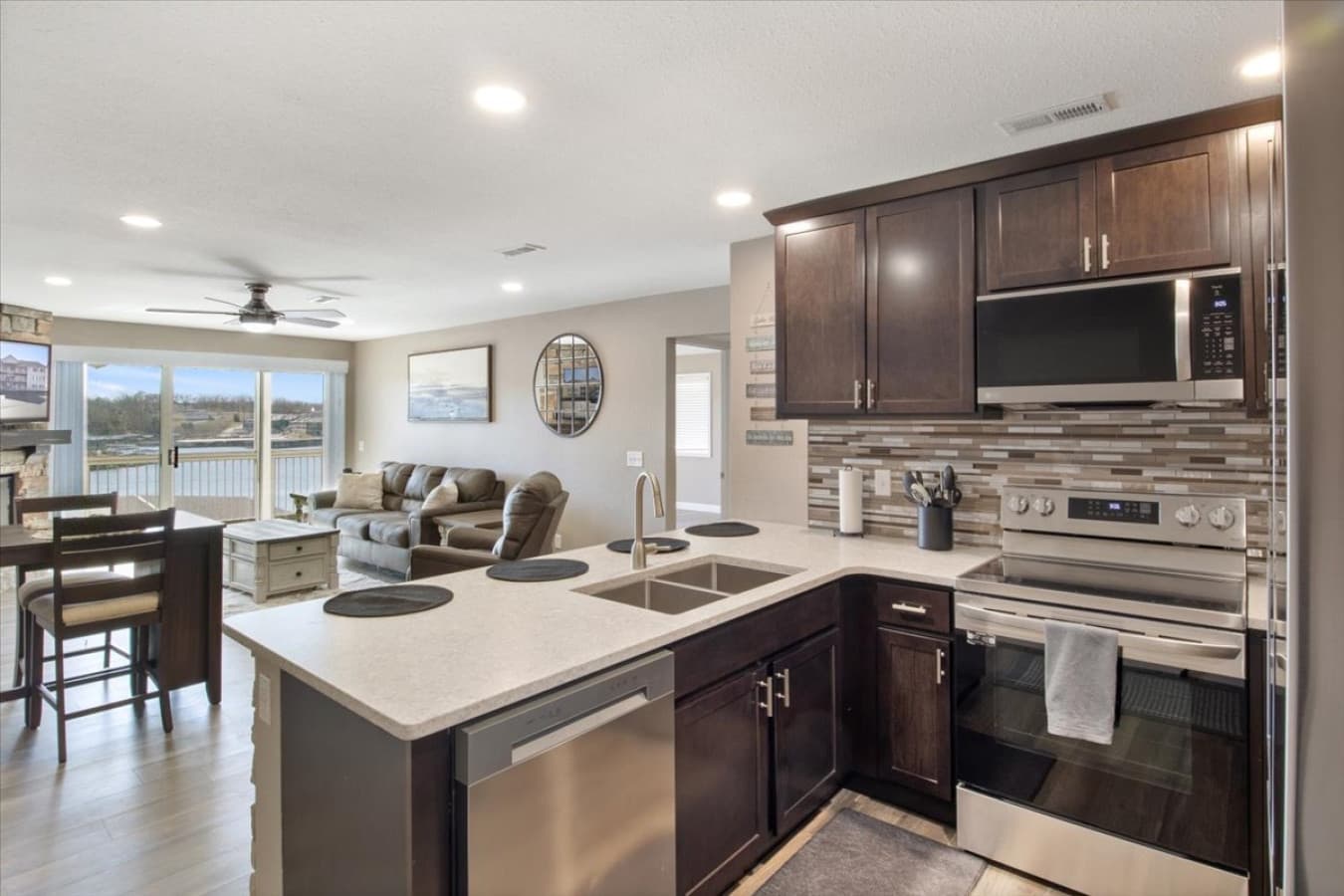 04-1481 Ledges Dr 842 - 4.jpg