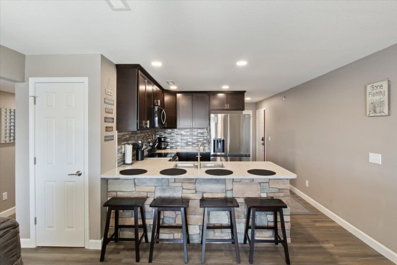 06-1481 Ledges Dr 842 - 6.jpg
