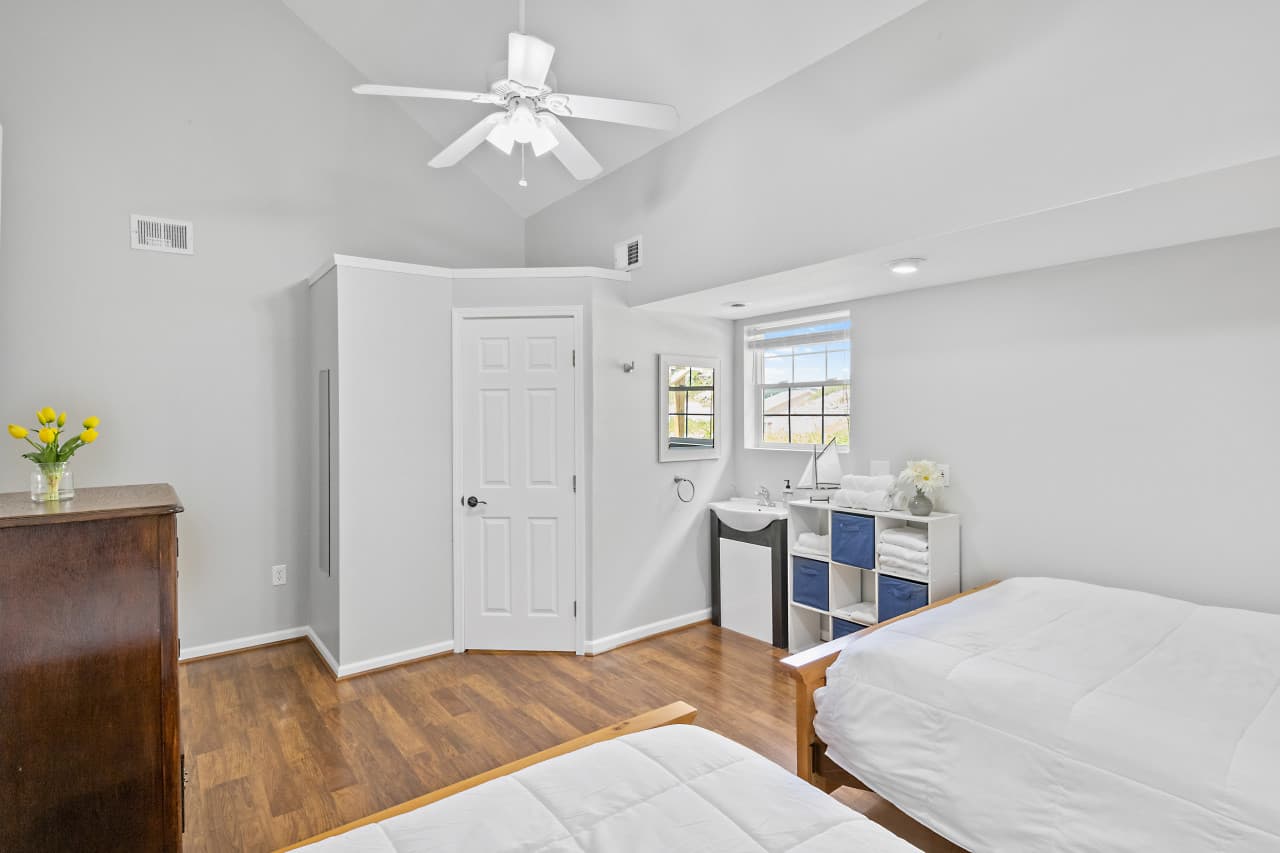 15-30800 Windy Ln-017.jpg