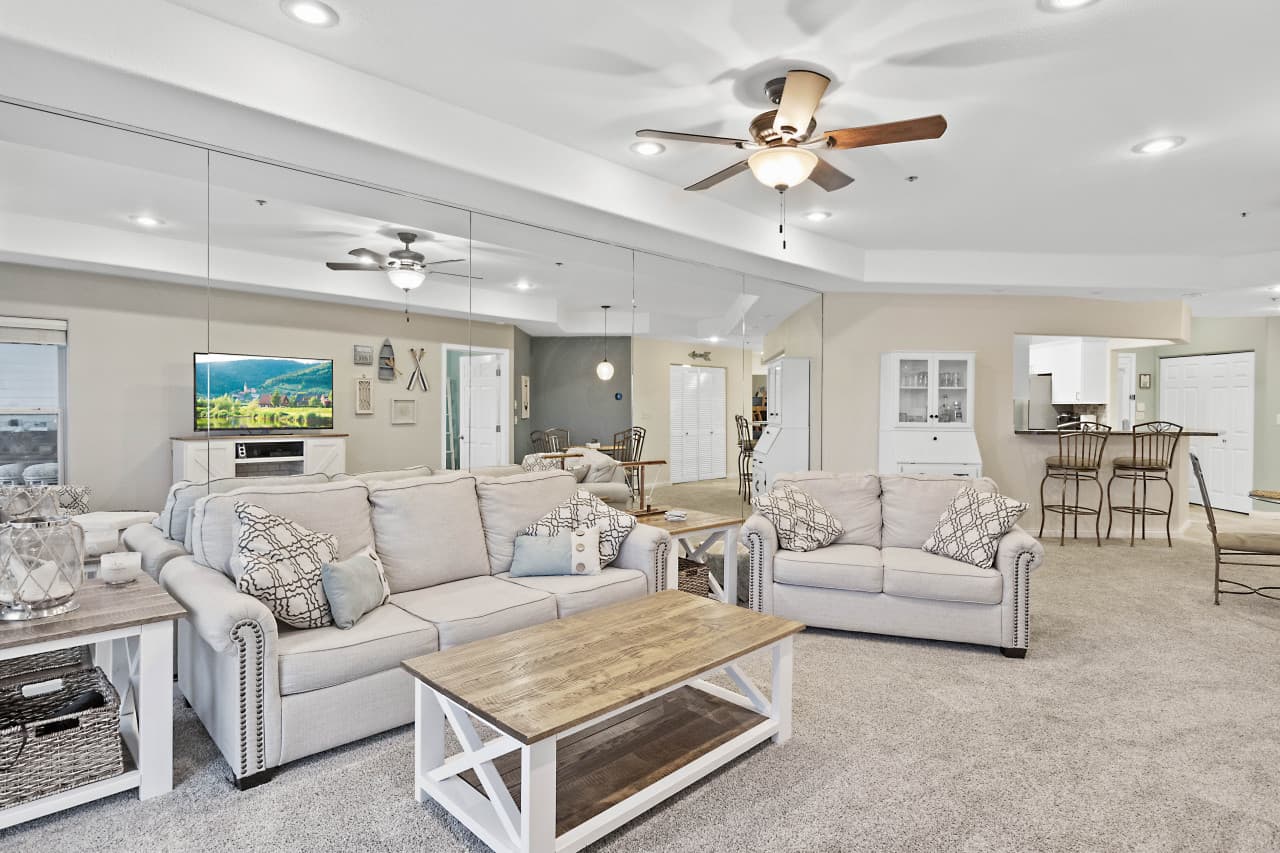 11-44 Emerald Bay Dr 1C-010.jpg