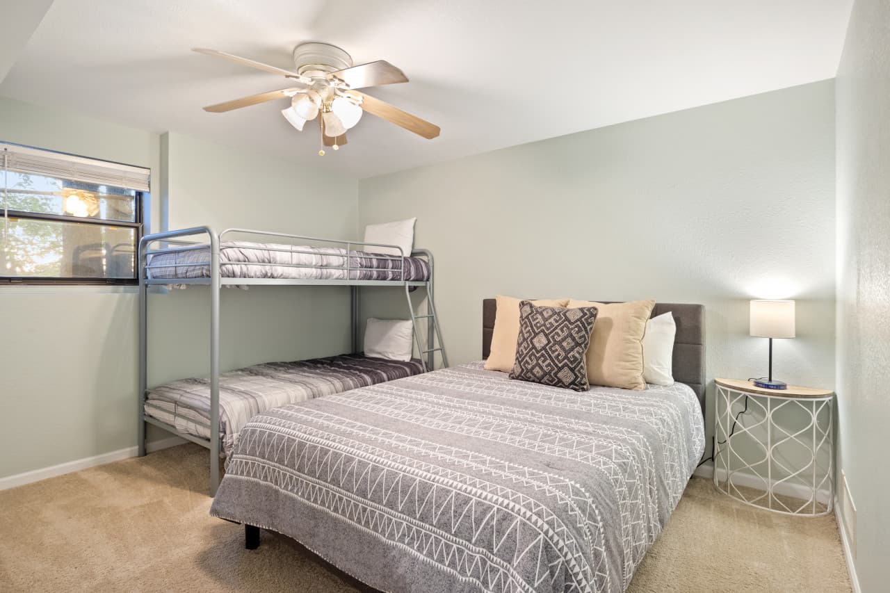 06-121 Chestnut Rd - 14.jpg