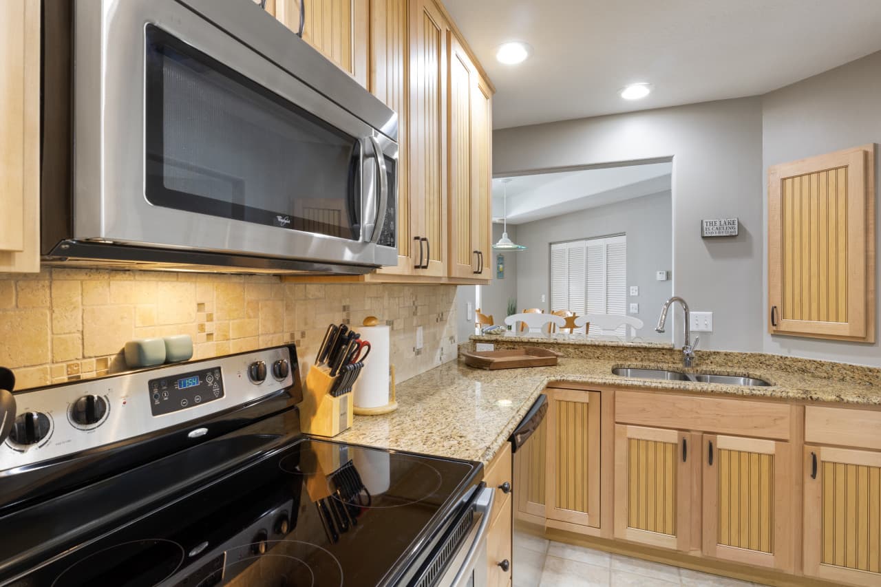 05-214 Emerald Bay Dr 2B - 5.jpg