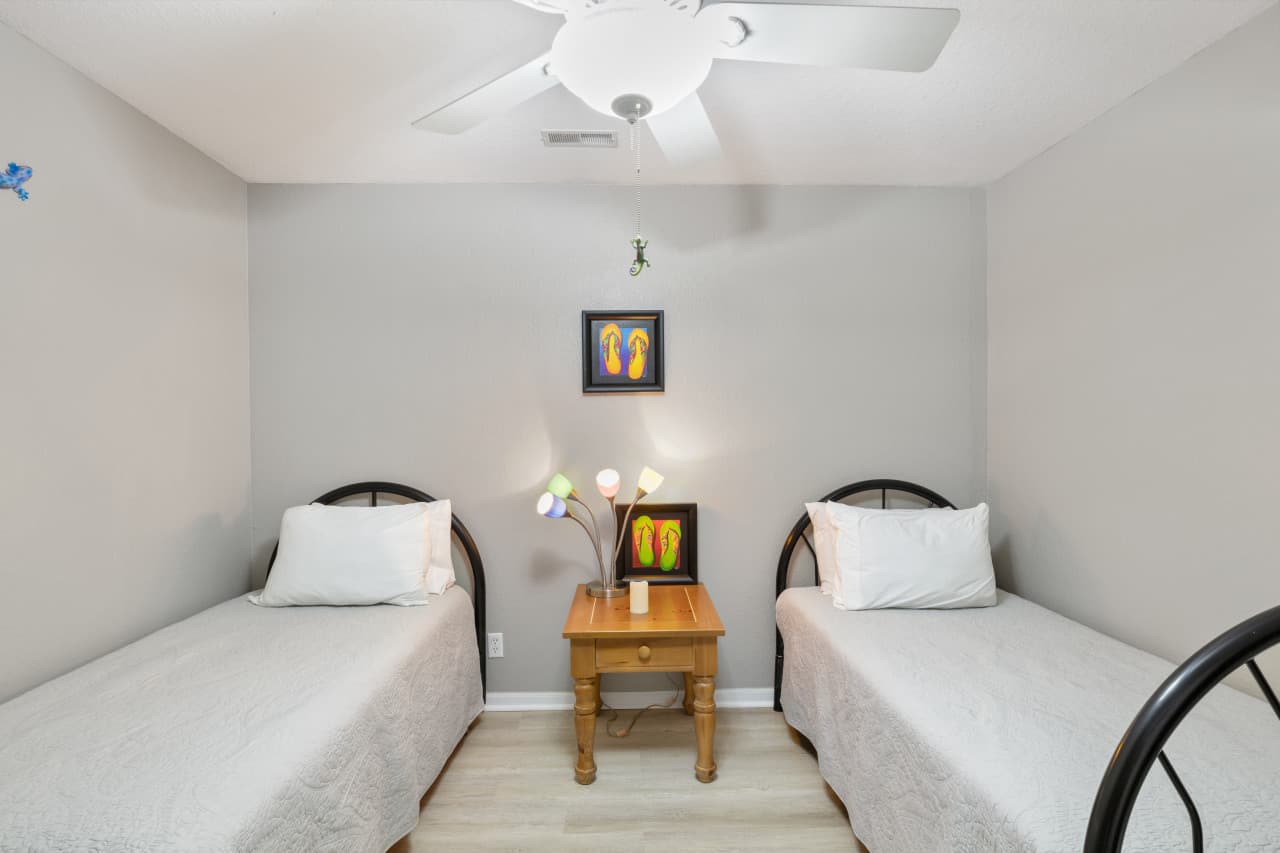 09-214 Emerald Bay Dr 2B - 9.jpg