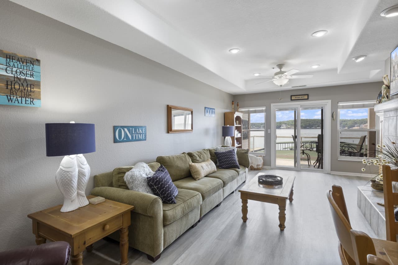 17-214 Emerald Bay Dr 2B - 17.jpg