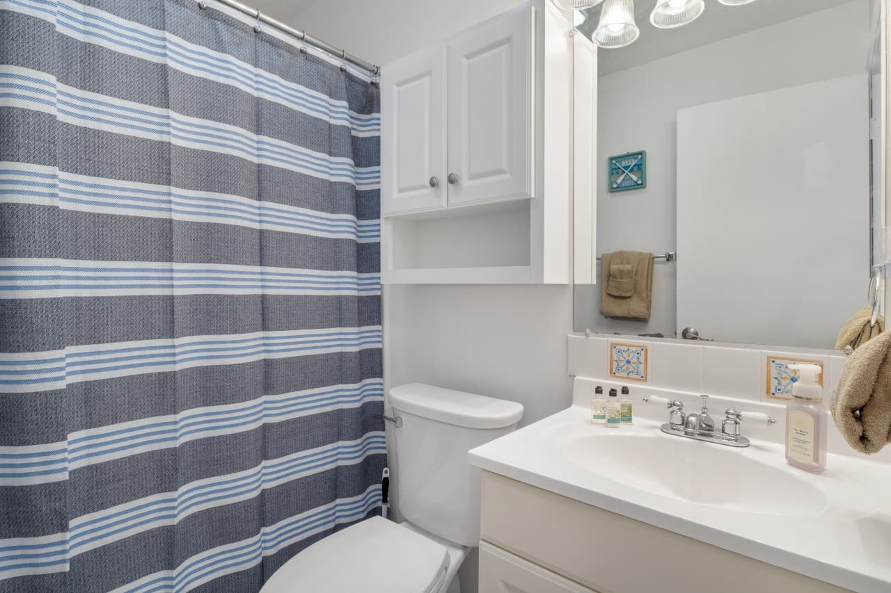 17-103 Southwood Shores - 17.jpg
