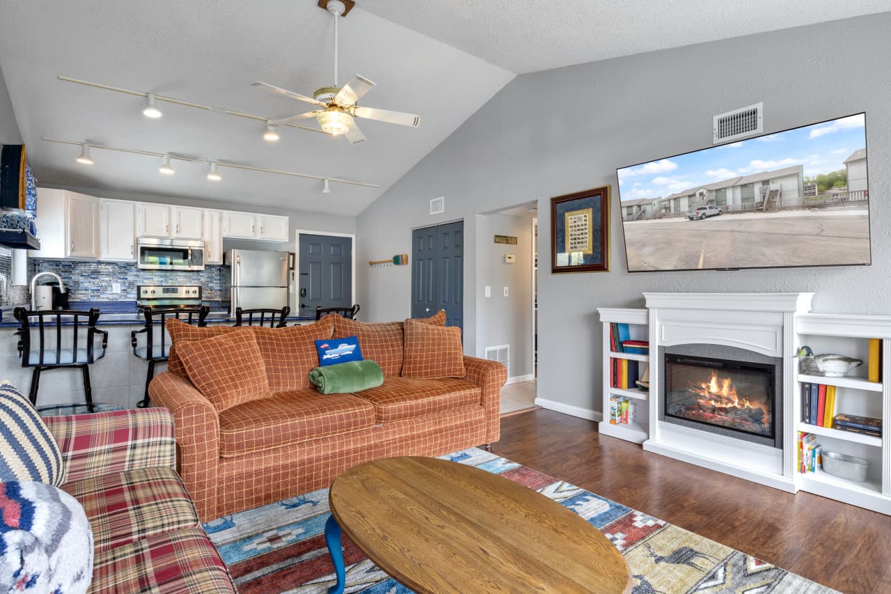 10-103 Southwood Shores - 10.jpg
