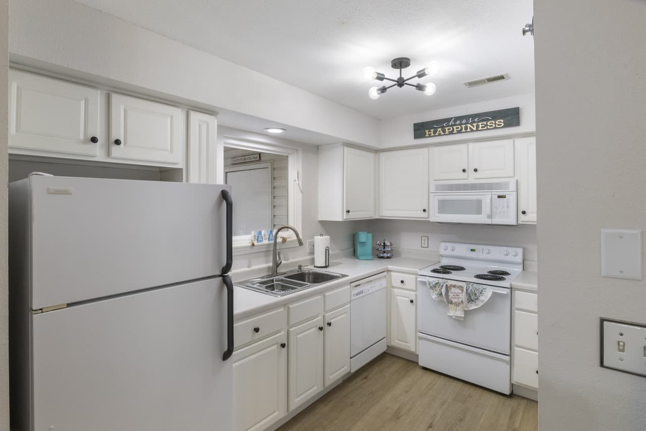 10-40 Lighthouse Rd UNIT 3-402 - 10.jpg