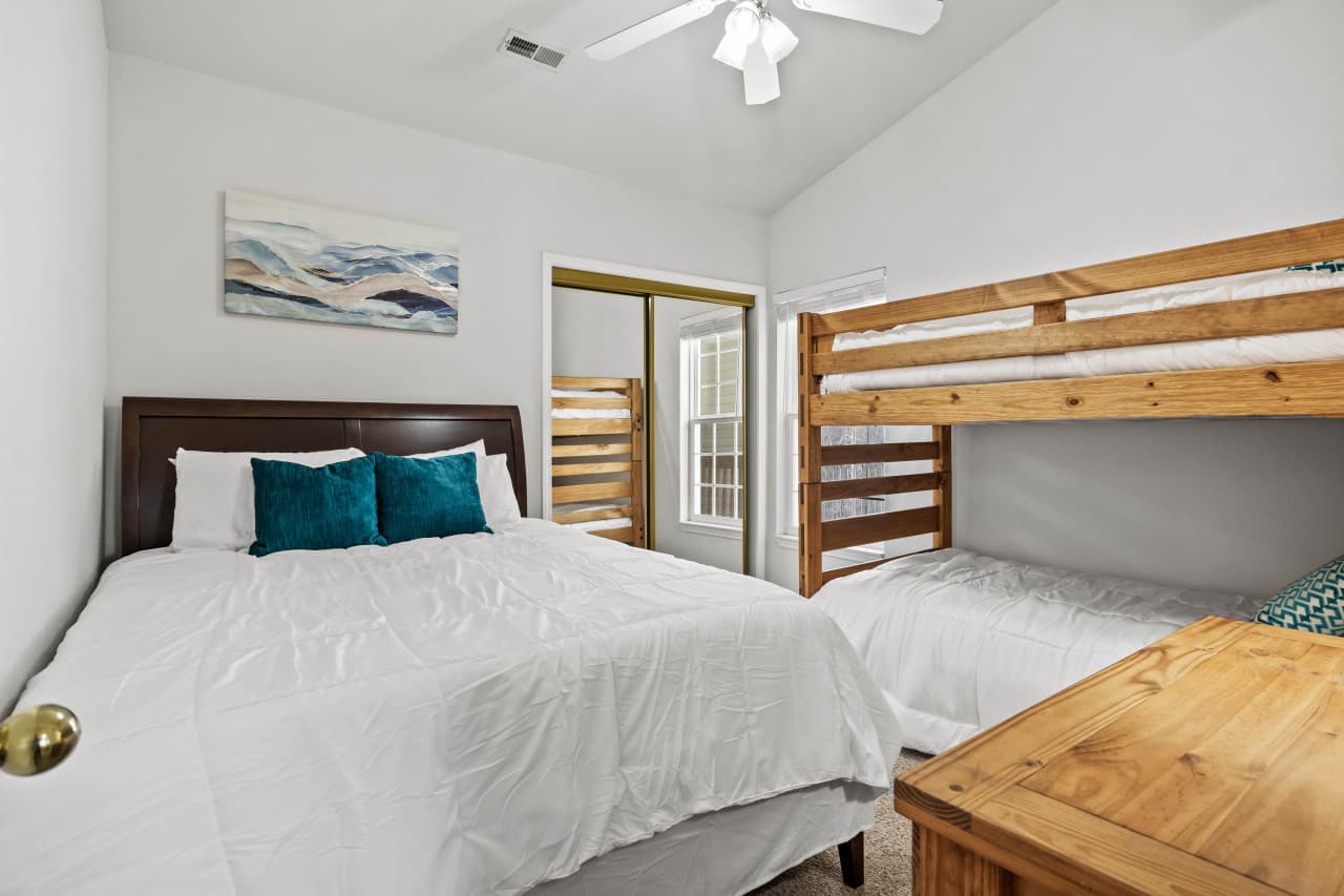 10-40 Lighthouse Rd_10.jpg