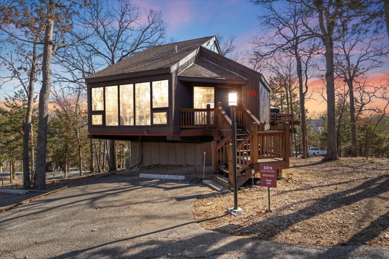02-124 Tree Loft Dr - 2.jpg