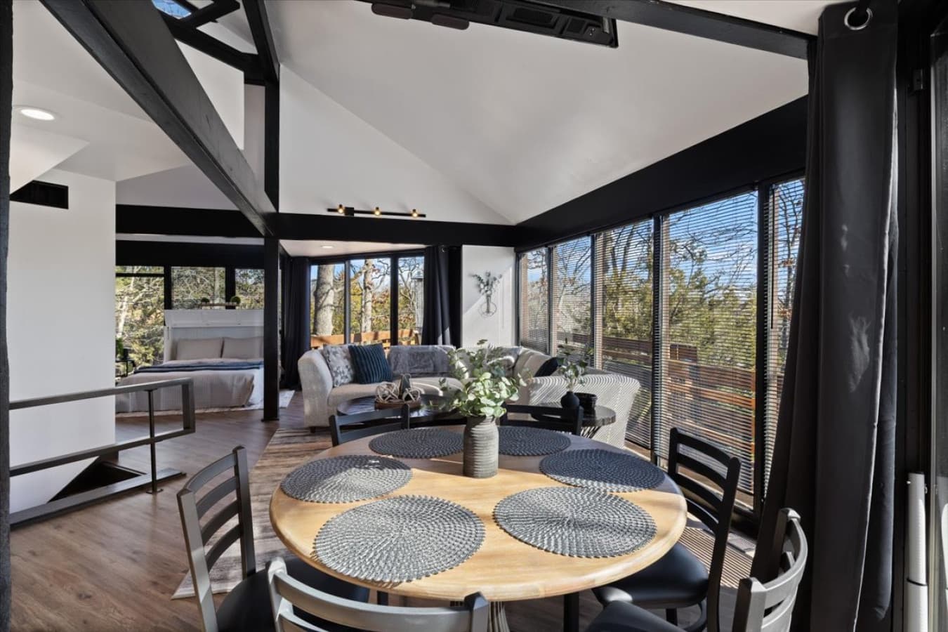 07-124 Tree Loft Dr - 7.jpg