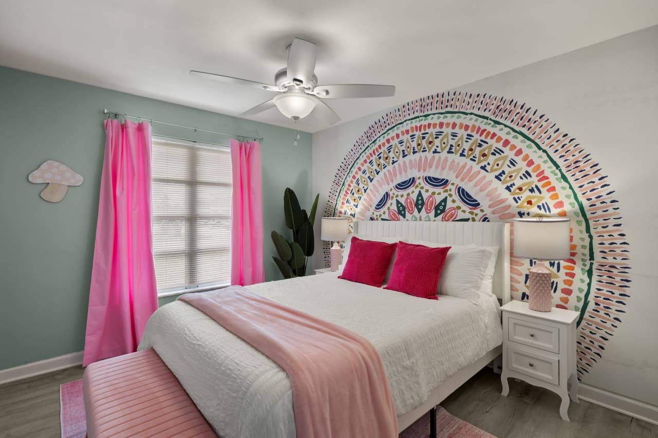 19-Guest Bedroom 1 - 1 of 2.jpg