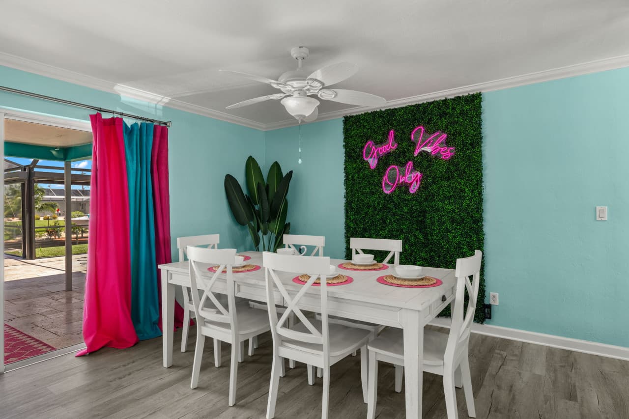 9-Dining 1 of 2.jpg
