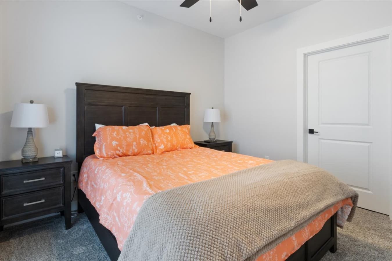 06-104 Sierra Bay Dr Unit 2E - 6.jpg