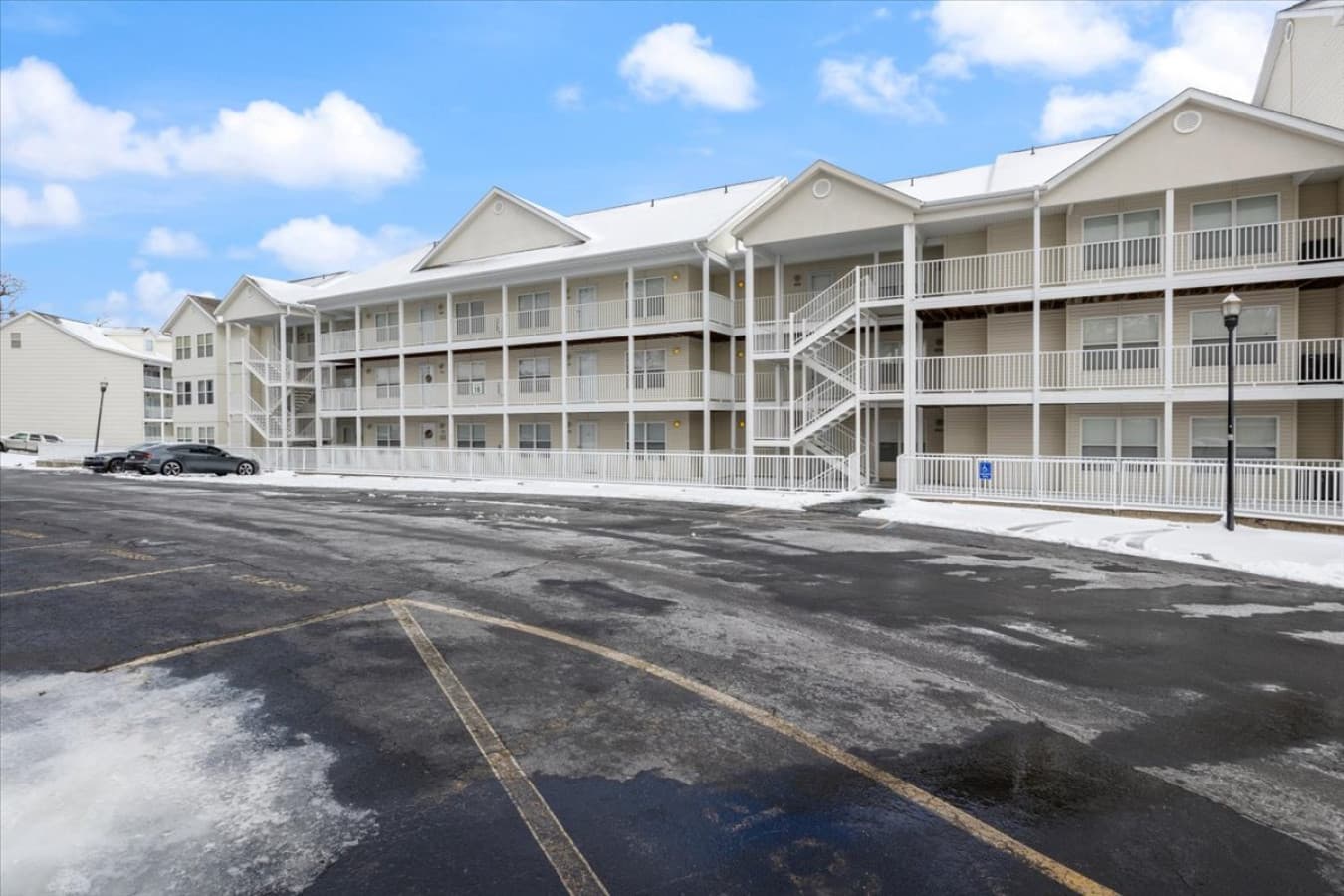01-4800 Eagleview Dr 131 B - 1.jpg