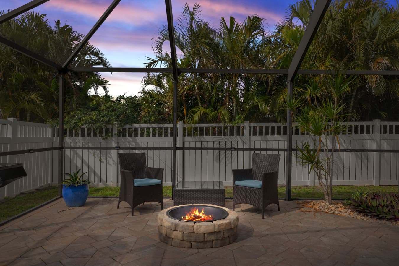 27-Patio 2 - Dusk.jpg