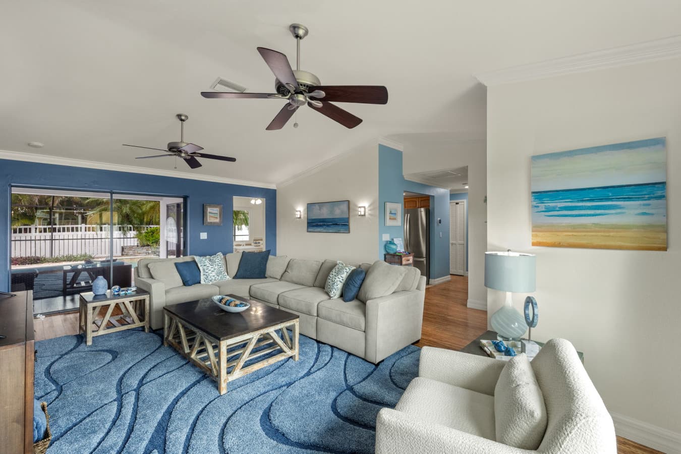 4-Living Room 2.jpg