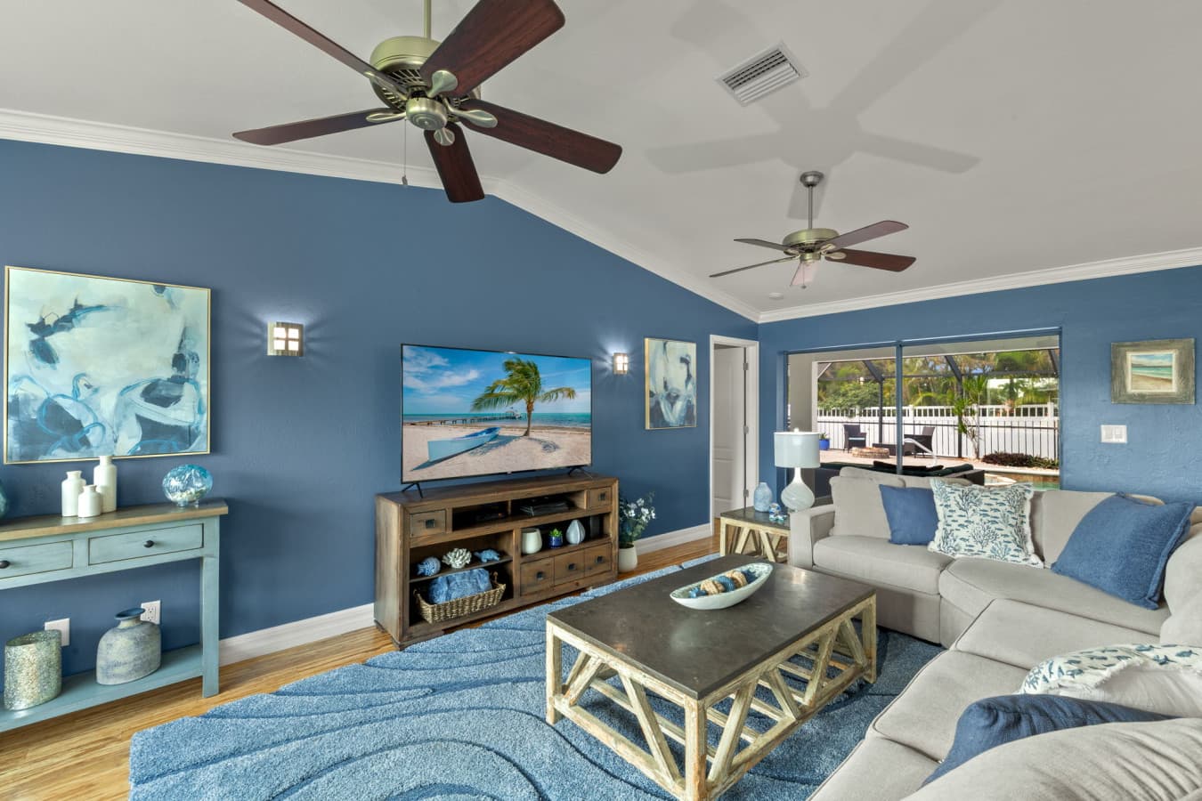 3-Living Room 1.jpg