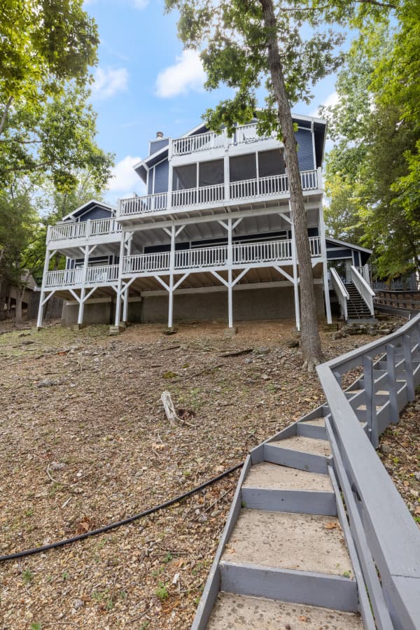 15-15 - 560 Moongate Dr.jpg