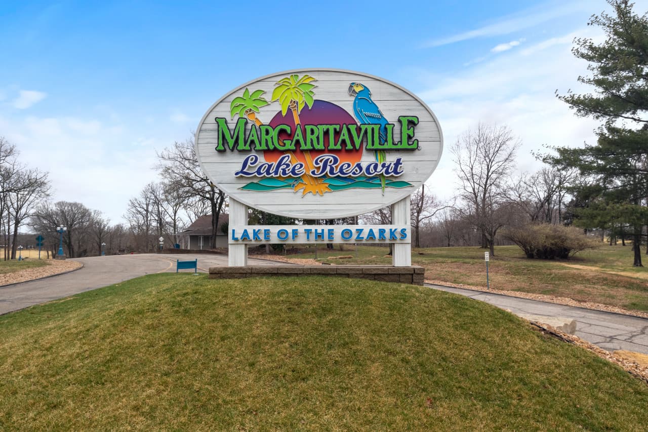 27-27 - 62 Tall Cedar Ridge Dr.jpg