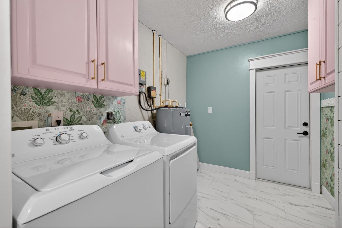 28-Laundry Room.jpg
