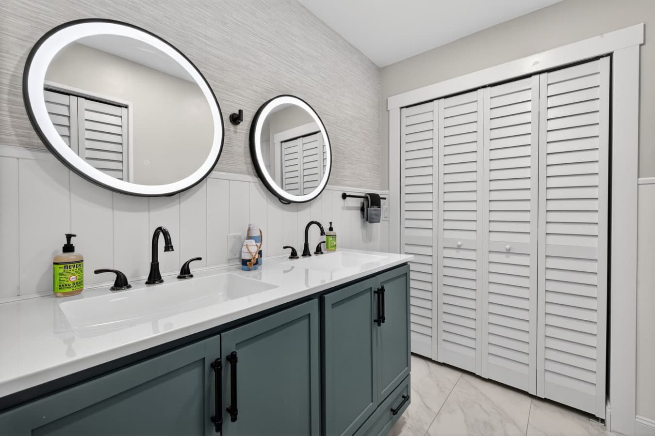 21-Primary Bathroom 1 of 2.jpg