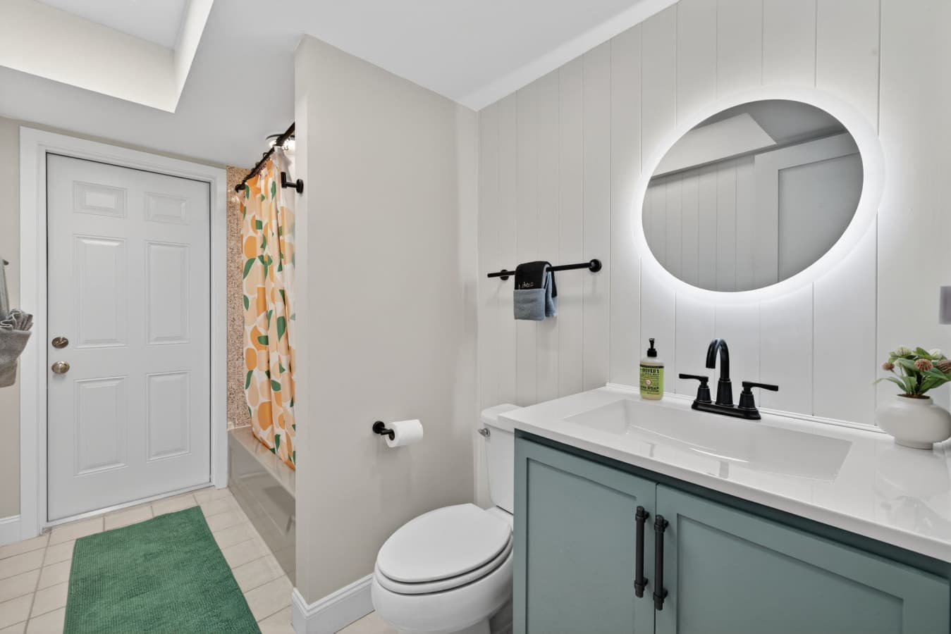 26-Guest Bathroom 2 of 2.jpg