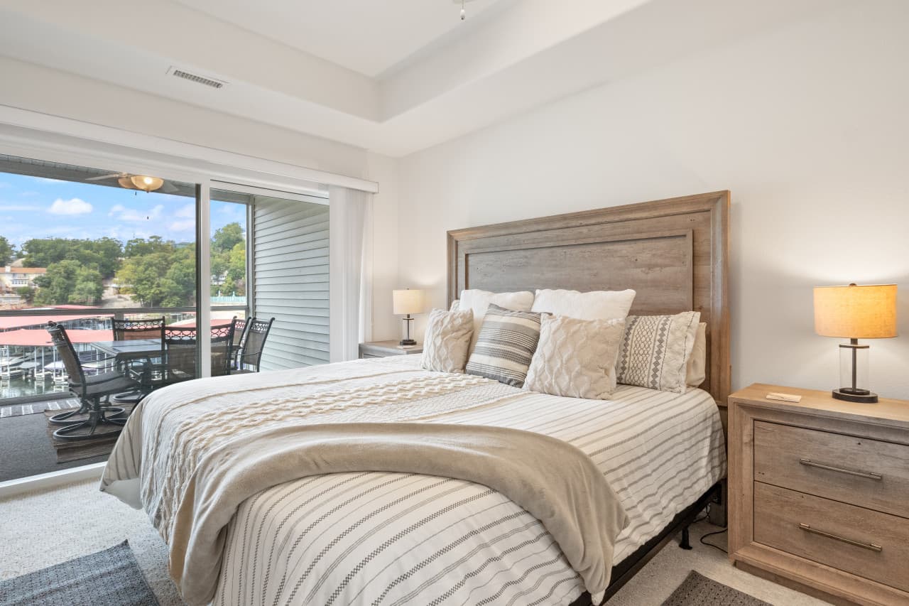 22-22 - 278 Emerald Bay Dr 2B.jpg