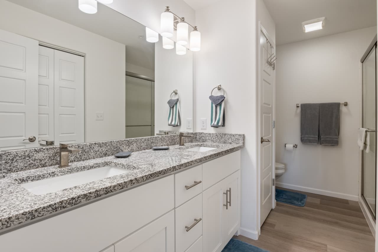 24-24 - 278 Emerald Bay Dr 2B.jpg