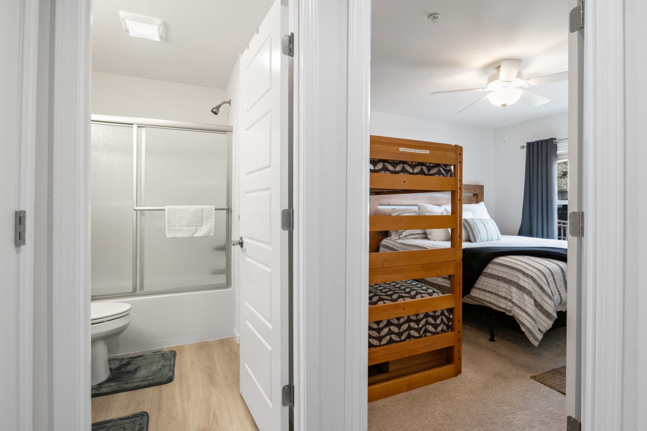 11-11 - 278 Emerald Bay Dr 2B.jpg