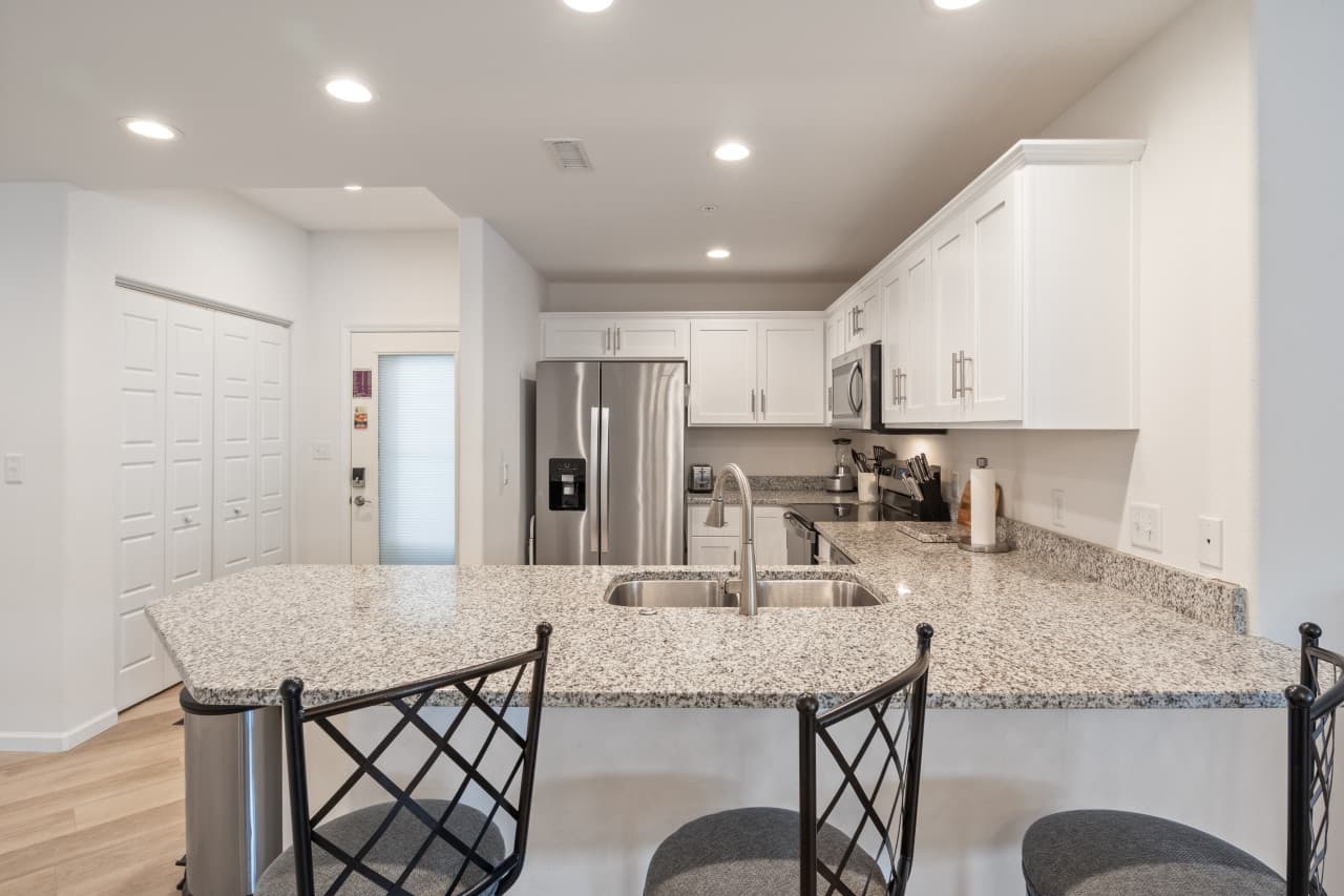 06-6 - 278 Emerald Bay Dr 2B.jpg