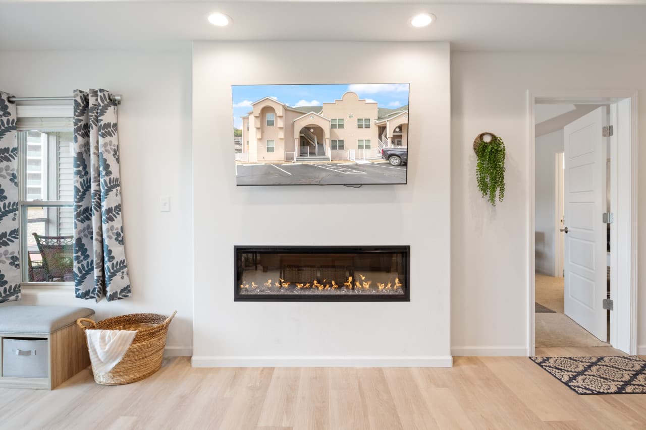 19-19 - 278 Emerald Bay Dr 2B.jpg