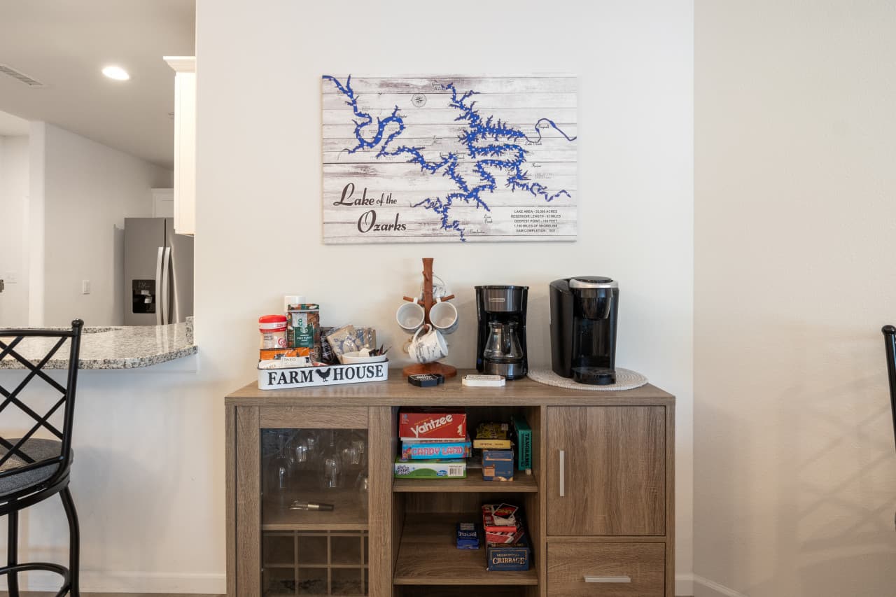 09-9 - 278 Emerald Bay Dr 2B.jpg