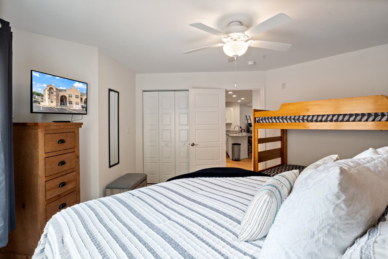 14-14 - 278 Emerald Bay Dr 2B.jpg