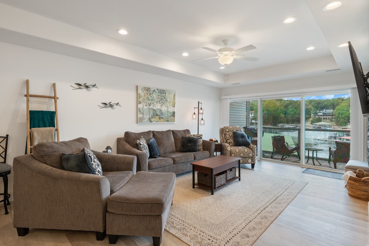 15-15 - 278 Emerald Bay Dr 2B.jpg