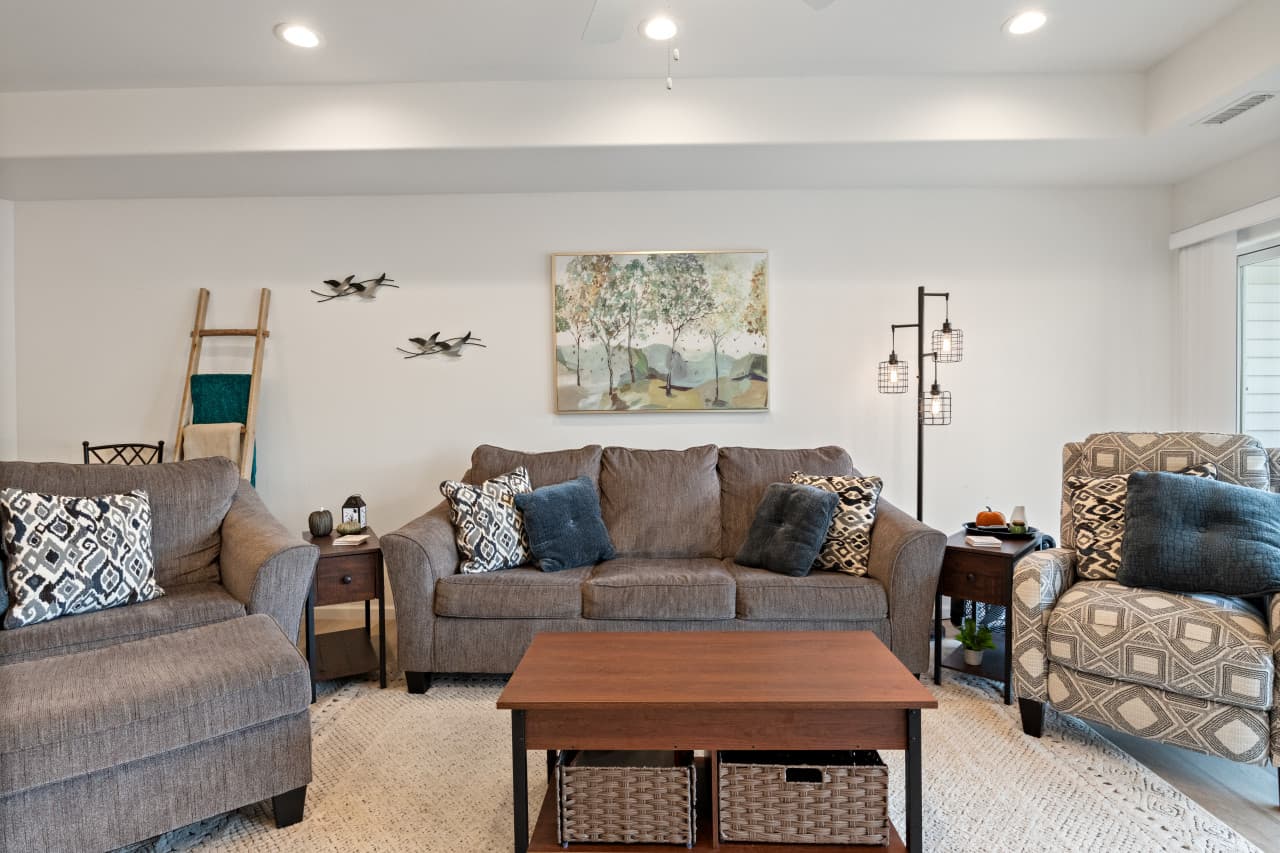 17-17 - 278 Emerald Bay Dr 2B.jpg