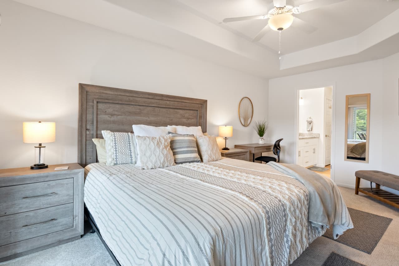 21-21 - 278 Emerald Bay Dr 2B.jpg