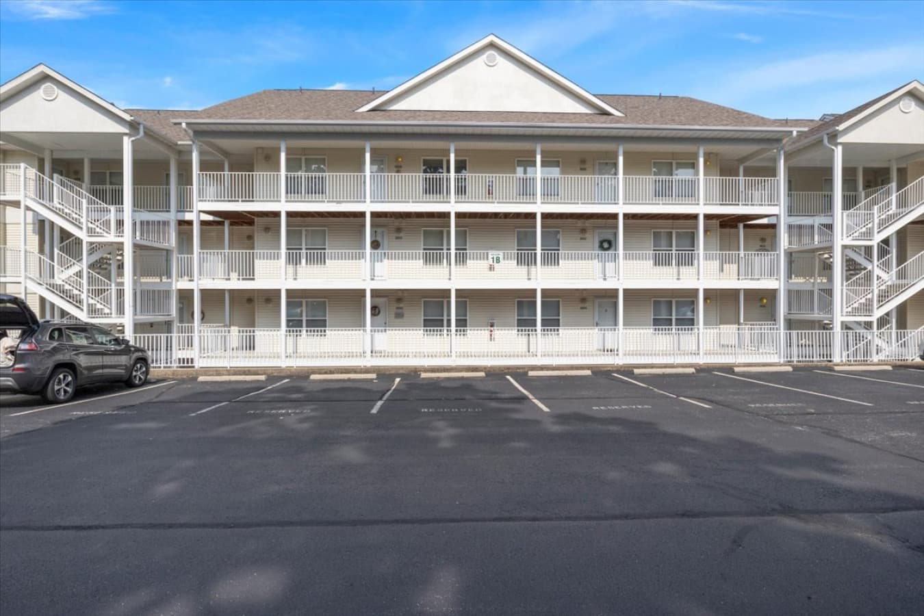 02-4800 Eagleview Dr 141B - 2.jpg
