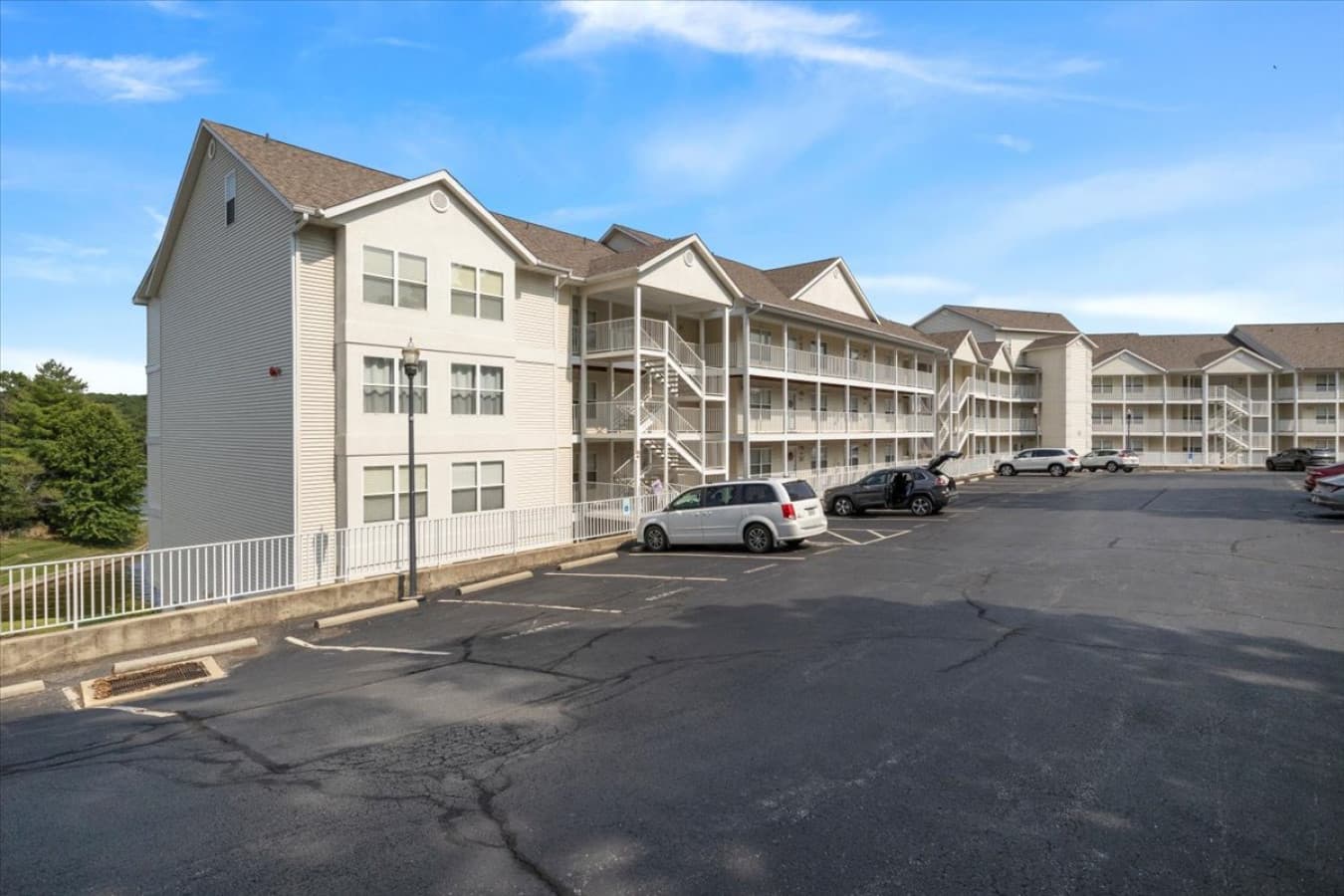 01-4800 Eagleview Dr 141B - 1.jpg
