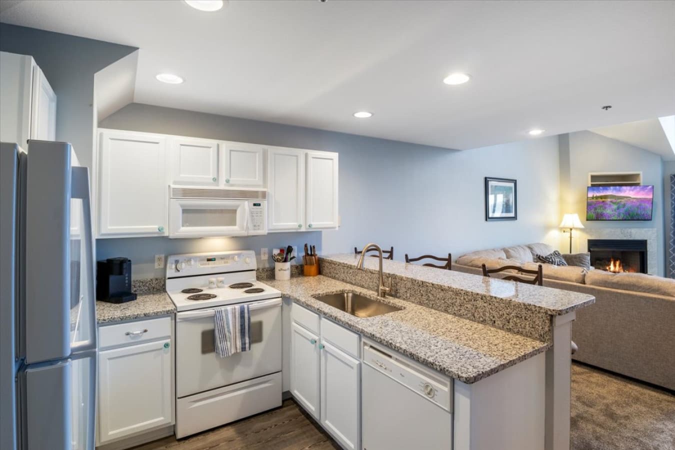 03-1481 Ledges Dr 1046 - 3.jpg