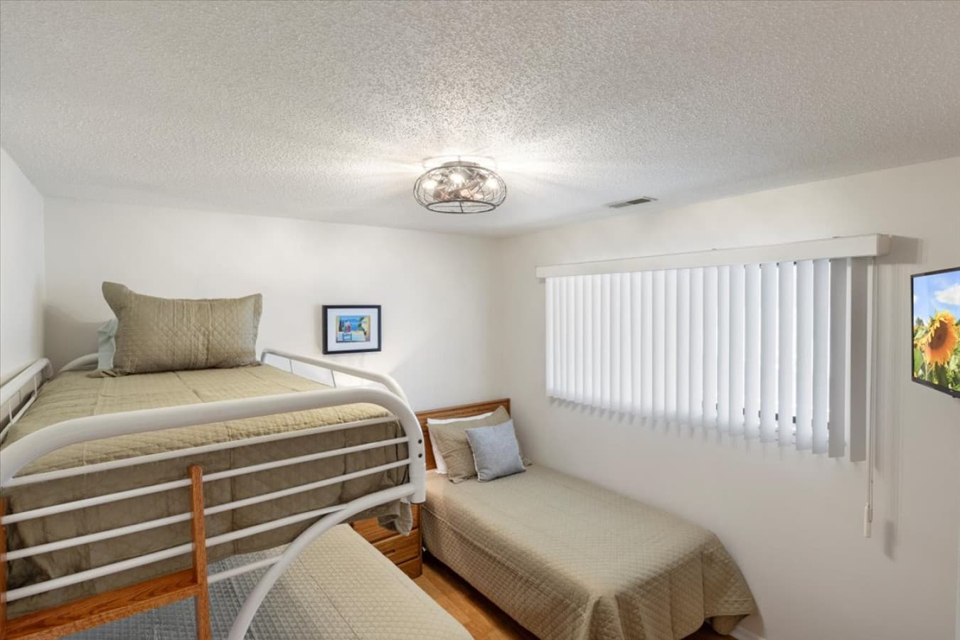03-875 Parkside Pl 407A - 3.jpg