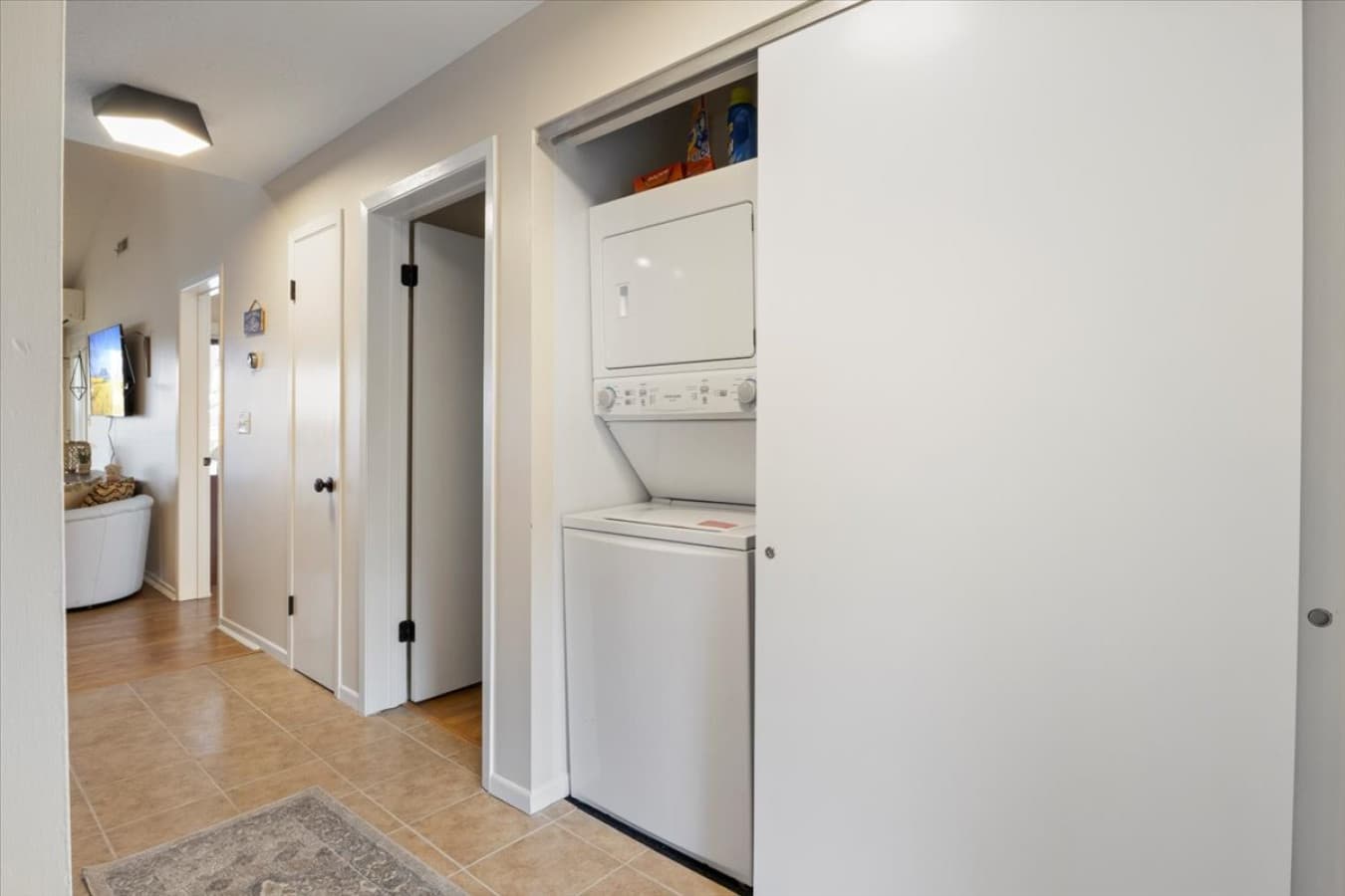 08-875 Parkside Pl 407A - 8.jpg