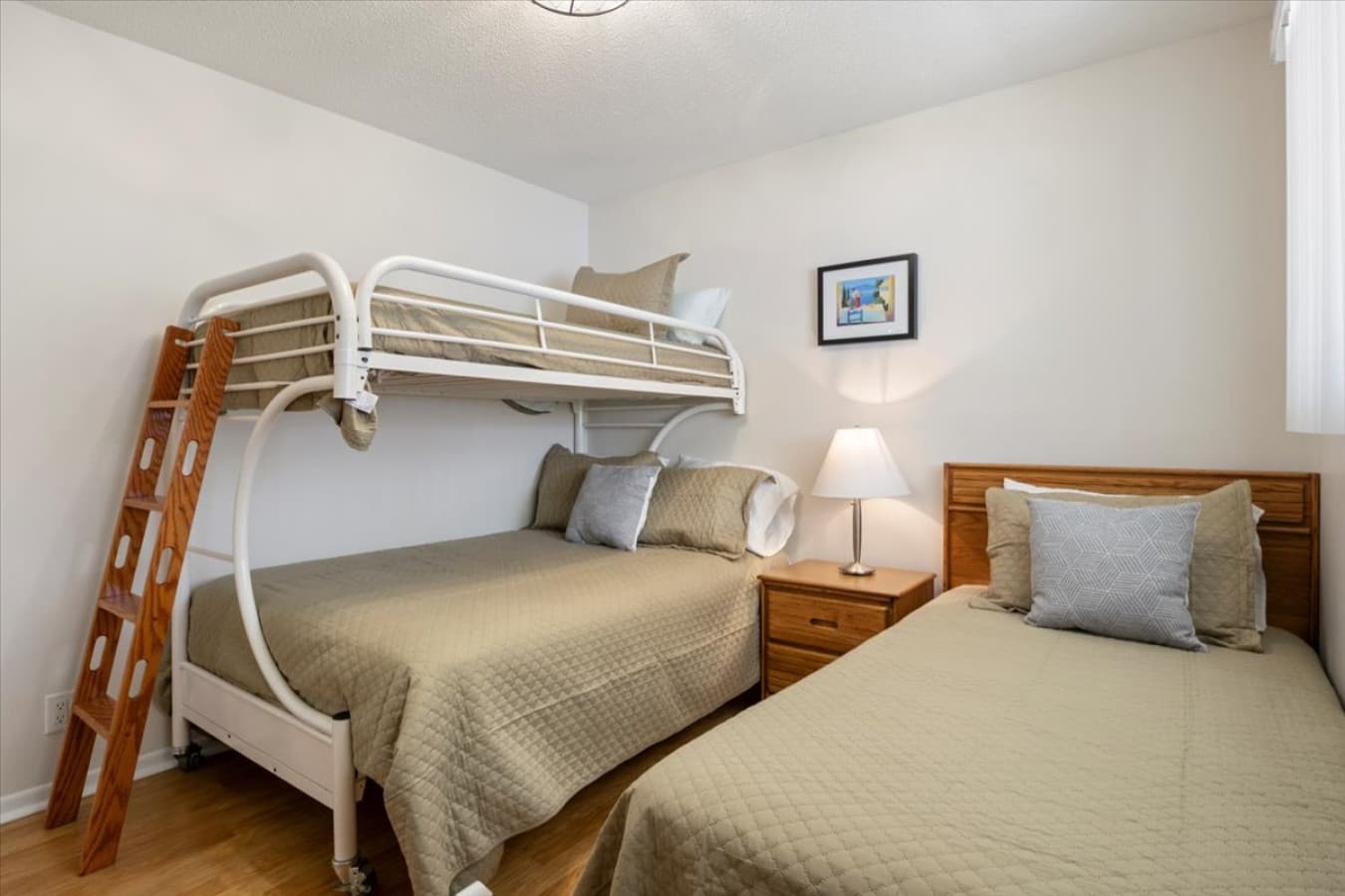 05-875 Parkside Pl 407A - 5.jpg