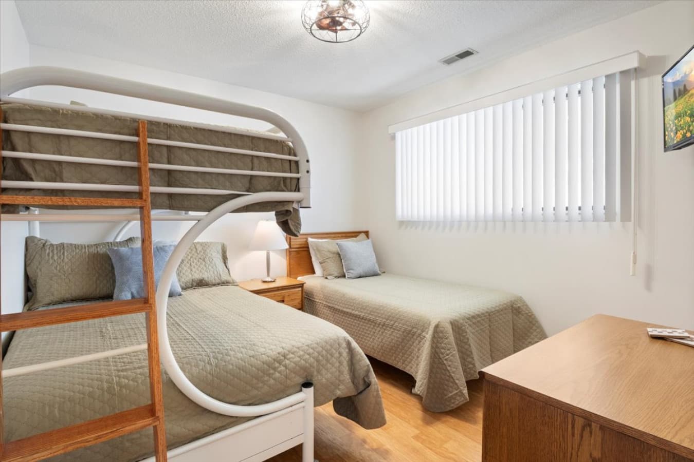 04-875 Parkside Pl 407A - 4.jpg